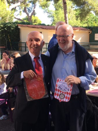 Echange de fanions avec le Rotary Club d'Aubonne